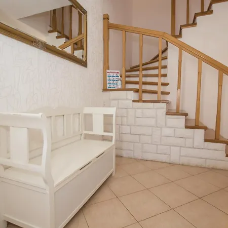 Vikendica Anamaria *