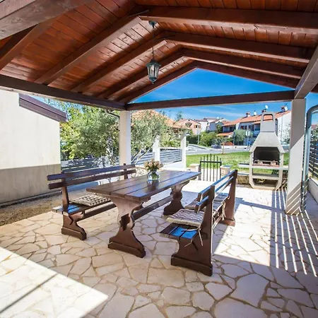 Vikendica Anamaria *